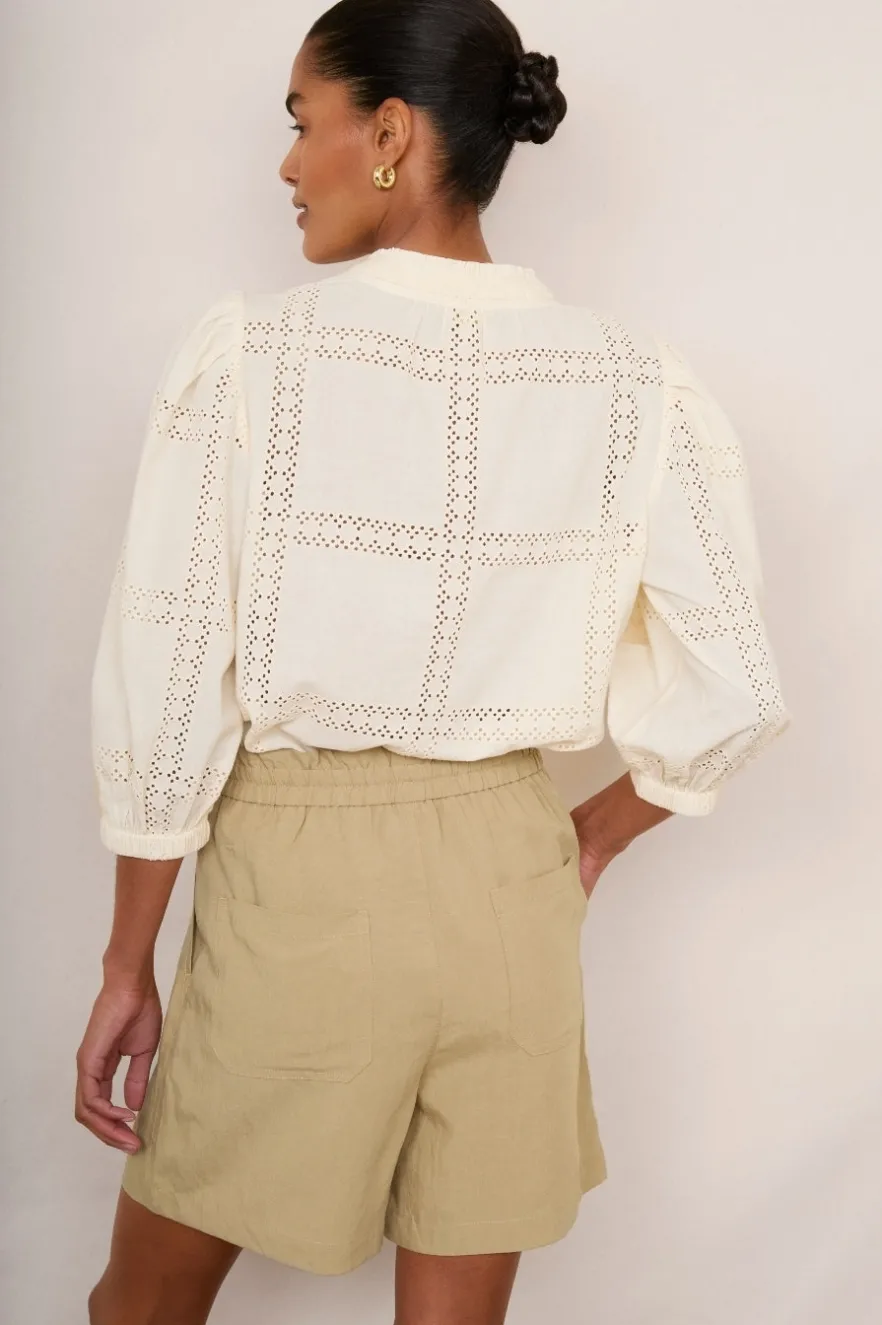 WYSE London Shorts-Aniyah Cargo Short - Sand
